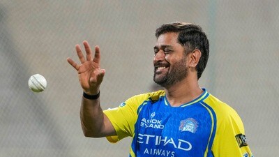 <p>కరోనా మహమ్మారి సమయంలో ఐపీఎల్ విలువ కొంత తగ్గినప్పటికీ, ఆ తర్వాత అద్భుతంగా పుంజుకుంది. నేడు ఐపీఎల్ కేవలం క్రికెట్ టోర్నమెంట్ మాత్రమే కాదు, ఇదొక "టెక్నాలజీ ఆధారిత మీడియా ఎకోసిస్టమ్". మీడియా, ప్రకటనలు, స్పాన్సర్‌షిప్‌లతో పాటు పర్యాటక, రవాణా రంగాలపై కూడా ఇది సానుకూల ప్రభావం చూపుతోంది. భారత ఆర్థిక వ్యవస్థకు ఈ లీగ్ ద్వారా ఏటా 182 మిలియన్ డాలర్ల నుంచి 6.7 బిలియన్ డాలర్ల వరకు ఆదాయం సమకూరుతోందని నివేదిక స్పష్టం చేసింది.</p> 