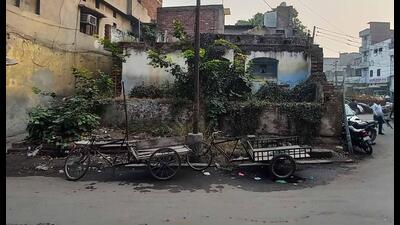 The encroached police land near the Ludhiana railway station. (HT Photo)
