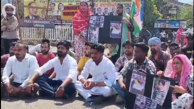 The protest at Jalandhar Bypass Chowk in Ludhiana on Sunday. (HT Photo)