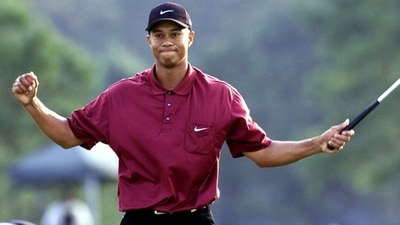 FTiger Woods reacts to his birdie putt on the 18th hole after winning the 2001 Masters at the Augusta National Golf Club (AP)
