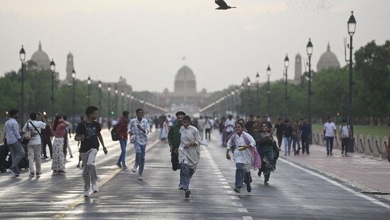 The weather forecast hinted at a partly cloudy Monday in the national capital, continuing the trend of mild temperatures. (ANI)