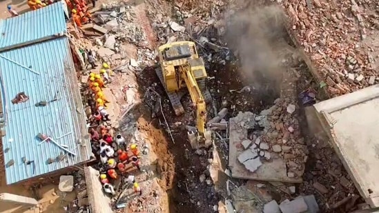 Lodge collapse in MP’s Anuppur kills 3 so far, several feared trapped; chilling CCTV clip shows building cave in| India News Lodge collapse in MP’s Anuppur kills 3 so far, several feared trapped; chilling CCTV clip shows building cave in| India News