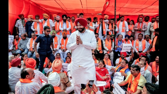 Minister Ravneet Singh Bittu takes part in a sit-in protest against the AAP government in Amritsar on Saturday. (ANI)