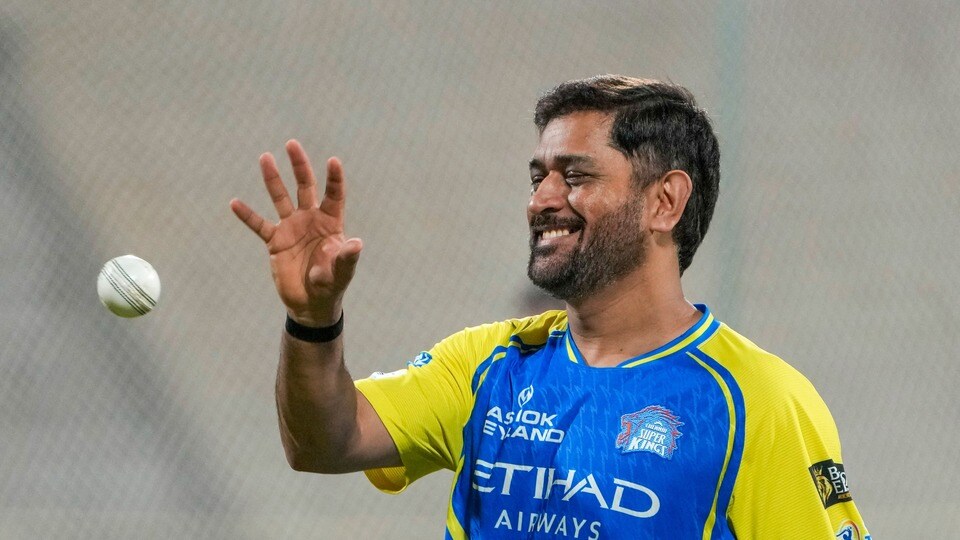 <p>కరోనా మహమ్మారి సమయంలో ఐపీఎల్ విలువ కొంత తగ్గినప్పటికీ, ఆ తర్వాత అద్భుతంగా పుంజుకుంది. నేడు ఐపీఎల్ కేవలం క్రికెట్ టోర్నమెంట్ మాత్రమే కాదు, ఇదొక "టెక్నాలజీ ఆధారిత మీడియా ఎకోసిస్టమ్". మీడియా, ప్రకటనలు, స్పాన్సర్‌షిప్‌లతో పాటు పర్యాటక, రవాణా రంగాలపై కూడా ఇది సానుకూల ప్రభావం చూపుతోంది. భారత ఆర్థిక వ్యవస్థకు ఈ లీగ్ ద్వారా ఏటా 182 మిలియన్ డాలర్ల నుంచి 6.7 బిలియన్ డాలర్ల వరకు ఆదాయం సమకూరుతోందని నివేదిక స్పష్టం చేసింది.</p>
