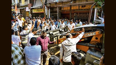 Mumbai, India. April 06, 2026 - After a violent clash between two groups during a local puja in Santosh Nagar, Goregaon, that left one person critically injured, Brihanmumbai Municipal Corporation (BMC) workers demolished the illegal structure belonging to one of the accused. The incident, which occurred Sunday night in Santosh Nagar market area, escalated tensions in the locality. Mumbai, India. April 06, 2026. (photo by Raju Shinde/HT Photo) (Raju Shinde)