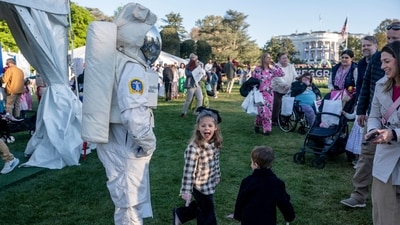 A mascot dressed as a NASA astronaut greets attendees during the annual Easter Egg Roll on the South Lawn of the White House in Washington, D.C., U.S., April 6, 2026. REUTERS/Nathan Howard (REUTERS)