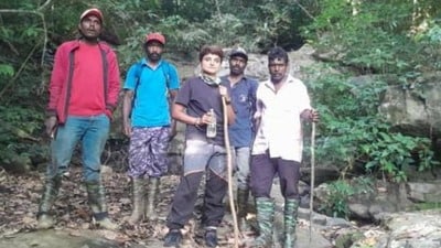 అర లీటర్ నీళ్లు, డెడ్ అయిన ఫోన్: కొడగు దట్టమైన అడవిలో కేరళ టెక్కీ 4 రోజుల పోరు (HT_PRINT) అర లీటర్ నీళ్లు, డెడ్ అయిన ఫోన్: కొడగు దట్టమైన అడవిలో కేరళ టెక్కీ 4 రోజుల పోరు (HT_PRINT)