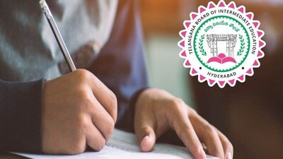<p>గతేడాదిలో చూస్తే… తెలంగాణలో ఇంటర్ పరీక్షల ఫలితాలు ఏప్రిల్ 22వ తేదీన విడుదలయ్యాయి. అయితే ఈసారి మాత్రం త్వరగానే ఫలితాలు అందుబాటులోకి రానున్నాయి. సాధ్యమైనంత త్వరగానే రిజల్ట్స్ ప్రకటించాలని ఇంటర్ బోర్డు భావిస్తోంది.</p> <p>గతేడాదిలో చూస్తే… తెలంగాణలో ఇంటర్ పరీక్షల ఫలితాలు ఏప్రిల్ 22వ తేదీన విడుదలయ్యాయి. అయితే ఈసారి మాత్రం త్వరగానే ఫలితాలు అందుబాటులోకి రానున్నాయి. సాధ్యమైనంత త్వరగానే రిజల్ట్స్ ప్రకటించాలని ఇంటర్ బోర్డు భావిస్తోంది.</p>