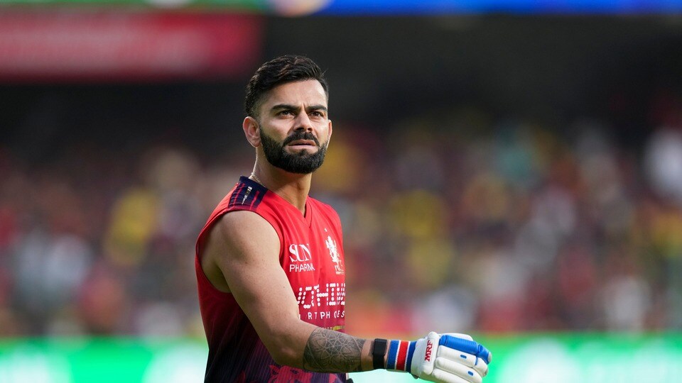 <p>టీ20 వంటి వేగవంతమైన ఫార్మాట్‌లో ఒకే జట్టుపై వెయ్యికి పైగా పరుగులు చేయడం సామాన్యం కాదు. దీనికి అసాధారణమైన ప్రతిభతో పాటు సుదీర్ఘ కాలం పాటు అదే స్థాయిలో రాణించడం ఎంతో ముఖ్యం. ఐపీఎల్ ప్రారంభం నుంచి ఆర్సీబీ తరపున ఆడుతున్న కోహ్లీ, లీగ్‌లో అత్యంత విజయవంతమైన జట్లలో ఒకటైన చెన్నైపై మొదటి నుంచి నిలకడగా రాణిస్తూ వస్తున్నాడు.</p>