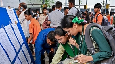 సీబీఎస్ఈ 10వ తరగతి ఫలితాలు ఎప్పుడు? (Image: PTI) సీబీఎస్ఈ 10వ తరగతి ఫలితాలు ఎప్పుడు? (Image: PTI)