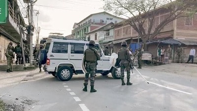মঙ্গলবার ভোরে মণিপুরের বিষ্ণুপুর জেলায় বিএসএফ জওয়ানের বাড়িতে রকেট হামলা চালাল কুকি জঙ্গিরা। (প্রতীকী ছবি) (HT_PRINT) মঙ্গলবার ভোরে মণিপুরের বিষ্ণুপুর জেলায় বিএসএফ জওয়ানের বাড়িতে রকেট হামলা চালাল কুকি জঙ্গিরা। (প্রতীকী ছবি) (HT_PRINT)
