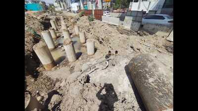 The outage began at 12.48 pm on Monday (April 6) when a 22 kV high-voltage line supplying electricity to the society developed a fault near a metro station construction site. (HT) The outage began at 12.48 pm on Monday (April 6) when a 22 kV high-voltage line supplying electricity to the society developed a fault near a metro station construction site. (HT)