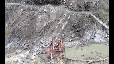 The under-construction bridge over the Ravi river that collapsed after a landslide in Bharmour sub division of Chamba on Tuesday. (HT Photo)