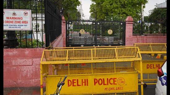 Delhi Police barricades seen placed at the Delhi Assembly gate after the security breach. (Arvind Yadav/ Hindustan Times)
