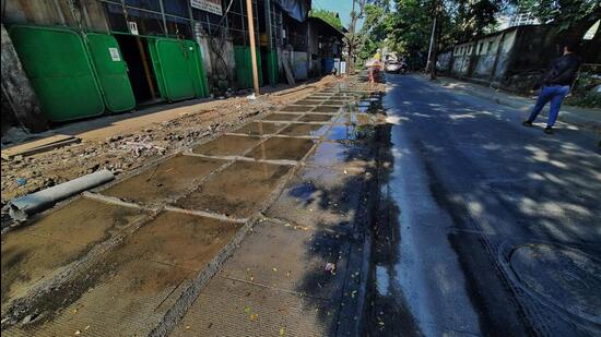 The Brihanmumbai Municipal Corporation (BMC) is set to complete both phases of its ambitious road concretisation project in Mumbai by May 2027. (Praful Gangurde/HT Photo) (HT PHOTO)