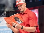 Patrick Mahomes reads to nearly 3,000 students at the “Lead to Read KC” rally.