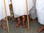 TOPSHOT - Indian Jains Sanjaybhai Shah (L), his son Darshil Shah (C), and Dharmeshbhai Shah (R) stand together after a ceremony where they renounced their material lifestyles to become Jain monks on the outskirts of Ahmedabad on April 25, 2018. Six women and three men from wealthy families undertook rituals on April 25 as part of a ceremony to become Jain nuns and monks, while being watched by a large Jain congregation. Strict Jain devotees renounce the material world, become vegans and follow a code of non-violence against all living things. / AFP PHOTO / SAM PANTHAKY (AFP)