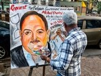 Teacher from Gurukul School of Art paints a poster requesting deportation of Mehul Choksi to India, in Mumbai. (File photo.)
