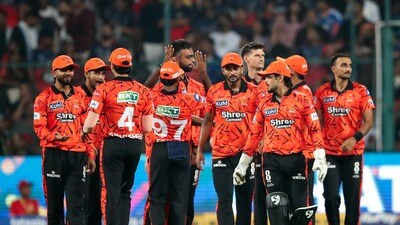 <p>టాప్ -3 తర్వాత.. దిల్లీ క్యాపిటల్స్ 4 పాయింట్లతో 4వ స్థానంలో, సన్రైజర్స్ హైదరాబాద్ 2 పాయింట్లతో (+0.27 నెట్ రన్ రేట్) 5వ స్థానంలో, 2 పాయింట్లతో (-0.54 నెట్ రన్ రేట్) లక్నో సూపర్ జెయింట్స్ 6వ స్థానంలో ఉన్నాయి. దిల్లీ క్యాపిటల్స్ కన్నా ఎక్కువ రన్రేట్ ఉండటంతో ఆర్సీబీ 3వ స్థానంలో ఉంది.</p> (ANI Photo) <p>టాప్ -3 తర్వాత.. దిల్లీ క్యాపిటల్స్ 4 పాయింట్లతో 4వ స్థానంలో, సన్రైజర్స్ హైదరాబాద్ 2 పాయింట్లతో (+0.27 నెట్ రన్ రేట్) 5వ స్థానంలో, 2 పాయింట్లతో (-0.54 నెట్ రన్ రేట్) లక్నో సూపర్ జెయింట్స్ 6వ స్థానంలో ఉన్నాయి. దిల్లీ క్యాపిటల్స్ కన్నా ఎక్కువ రన్రేట్ ఉండటంతో ఆర్సీబీ 3వ స్థానంలో ఉంది.</p> (ANI Photo)