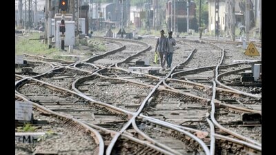 Currently, Manjari functions as a basic halt for DEMU trains due to the lack of signalling and loop lines. A nearly 12-km Hadapsar–Loni stretch operates as a single block, allowing only one train at a time. (REPRESENTATIVE PHOTO) Currently, Manjari functions as a basic halt for DEMU trains due to the lack of signalling and loop lines. A nearly 12-km Hadapsar–Loni stretch operates as a single block, allowing only one train at a time. (REPRESENTATIVE PHOTO)