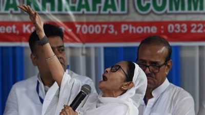 লাভলি মৈত্রের পোস্টে 'বাংলাদেশ ভোট' হ্যাশট্যাগ, মমতাকে আক্রমণ শুভেন্দুর (Hindustan Times) লাভলি মৈত্রের পোস্টে 'বাংলাদেশ ভোট' হ্যাশট্যাগ, মমতাকে আক্রমণ শুভেন্দুর (Hindustan Times)