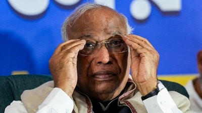 বিতর্কের মুখে কী বললেন কংগ্রেস সভাপতি? (PTI) বিতর্কের মুখে কী বললেন কংগ্রেস সভাপতি? (PTI)