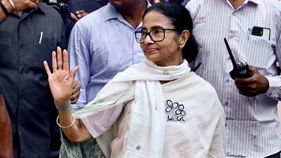 আজ মনোনয়ন জমা দিয়ে মমতা বলেন, 'আমি মনে দুঃখ নিয়ে মনোনয় জমা করেছি, কারণ এত নাম বাদ গিয়েছে মানুষের।' (PTI) আজ মনোনয়ন জমা দিয়ে মমতা বলেন, 'আমি মনে দুঃখ নিয়ে মনোনয় জমা করেছি, কারণ এত নাম বাদ গিয়েছে মানুষের।' (PTI)
