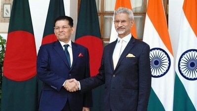 বাংলাদেশের বিদেশমন্ত্রী খলিলুর রহমান ও ভারতের বিদেশমন্ত্রী এস জয়শংকর। বাংলাদেশের বিদেশমন্ত্রী খলিলুর রহমান ও ভারতের বিদেশমন্ত্রী এস জয়শংকর।