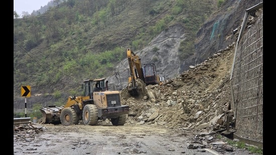 The Jammu-Srinagar highway was reopened on Tuesday evening for stranded traffic, but was again shut during the intervening night of Tuesday and Wednesday following fresh landslides in Ramban district. (HT photo)