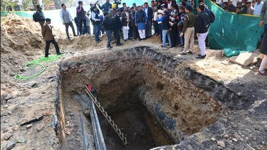 The pit in Janakpuri. (HT Archive)