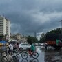 কলকাতা লাগোয়া কয়েকটি জেলায় ভারী বৃষ্টির সম্ভাবনা আছে আজ।