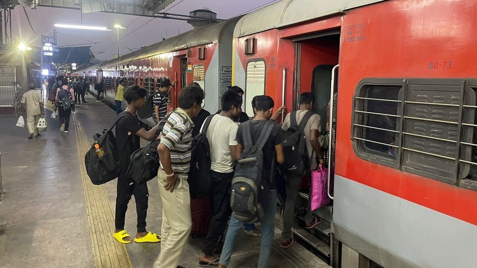 రైల్వే ప్రయాణికులకు అలర్ట్(image source @GMSRailway)