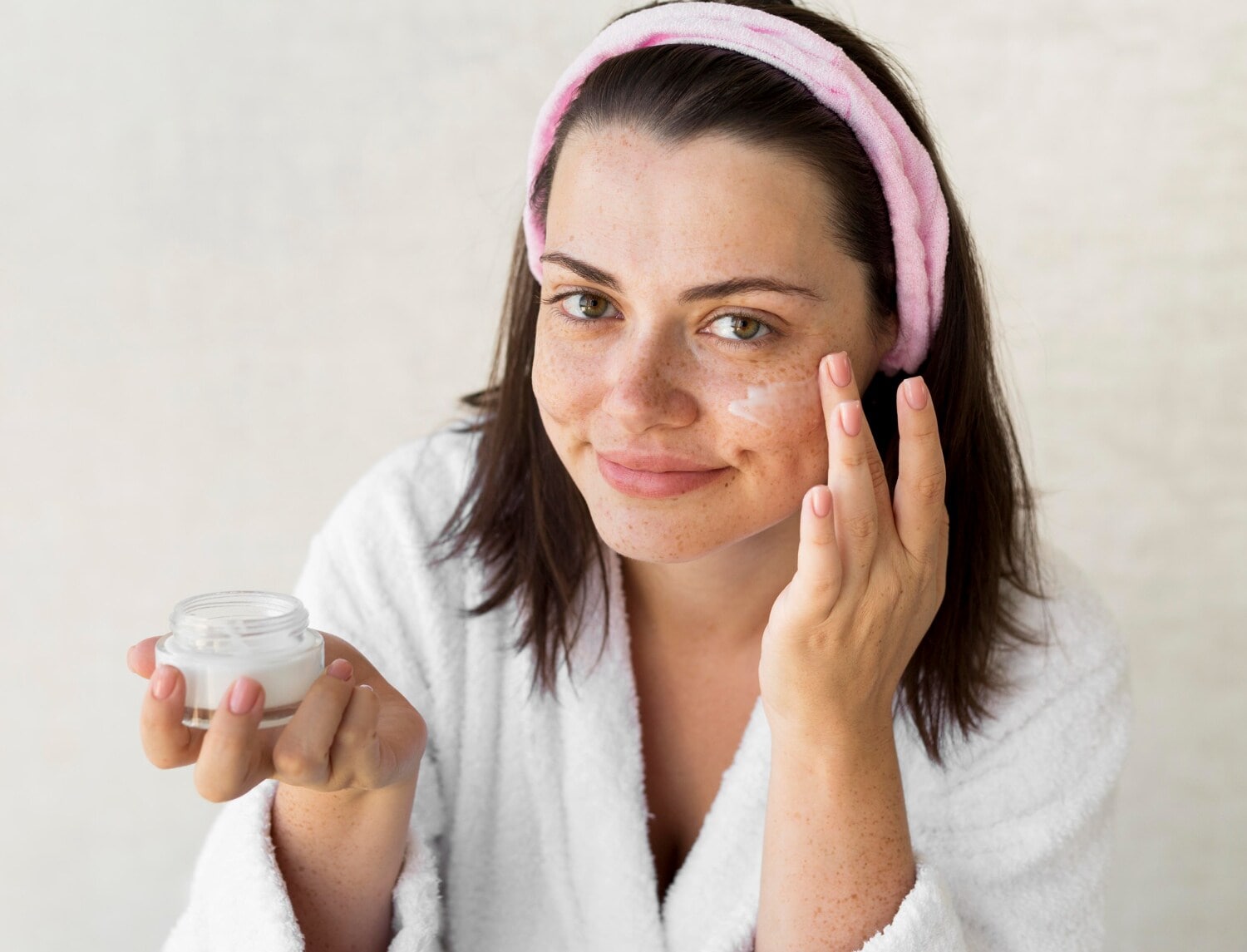 Dr Arora highlights benefits of modern combination-based skincare. (Freepik)