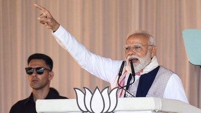 হলদিয়ার জনসভা থেকে তৃণমূল কংগ্রেস সরকারকে আক্রমণ শানালেন প্রধানমন্ত্রী নরেন্দ্র মোদী। (ফাইল ছবি, সৌজন্যে পিটিআই) হলদিয়ার জনসভা থেকে তৃণমূল কংগ্রেস সরকারকে আক্রমণ শানালেন প্রধানমন্ত্রী নরেন্দ্র মোদী। (ফাইল ছবি, সৌজন্যে পিটিআই)