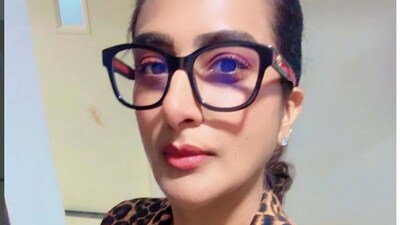 <p>ఈ నటి ఎవరో గుర్తుపట్టారా? కాస్త జాగ్రత్తగా చూడండి. హా.. అవును, ఆమెనే సురేఖ వాణి. తెలుగులో చాలా సినిమాలు చేసిన సీనియర్ క్యారెక్టర్ ఆర్టిస్ట్. </p> (instagram-Surekhavani) <p>ఈ నటి ఎవరో గుర్తుపట్టారా? కాస్త జాగ్రత్తగా చూడండి. హా.. అవును, ఆమెనే సురేఖ వాణి. తెలుగులో చాలా సినిమాలు చేసిన సీనియర్ క్యారెక్టర్ ఆర్టిస్ట్. </p> (instagram-Surekhavani)