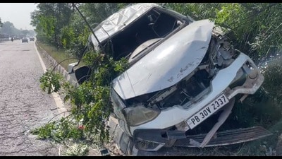 The injured were rushed to a private hospital in Khanna and later referred to Patiala for further treatment. (HT Photo)