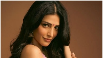 <p><strong>శృతి హాసన్ </strong>- చివరిగా 10వ స్థానంలో శృతి ఉంది ఉంది. ఈమె నికర ఆస్తుల విలువ రూ.45 కోట్ల వరకూ ఉంటుందని అంచనా.</p> (instagram) <p><strong>శృతి హాసన్ </strong>- చివరిగా 10వ స్థానంలో శృతి ఉంది ఉంది. ఈమె నికర ఆస్తుల విలువ రూ.45 కోట్ల వరకూ ఉంటుందని అంచనా.</p> (instagram)