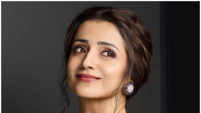 <p><strong>త్రిష కృష్ణన్</strong> - త్రిష కృష్ణన్ తమిళ-తెలుగు సినిమాల్లో పెద్ద స్టార్. రిపోర్టుల ప్రకారం త్రిష నికర సంపద విలువ రూ.85-100 కోట్లు.</p> (instagram) <p><strong>త్రిష కృష్ణన్</strong> - త్రిష కృష్ణన్ తమిళ-తెలుగు సినిమాల్లో పెద్ద స్టార్. రిపోర్టుల ప్రకారం త్రిష నికర సంపద విలువ రూ.85-100 కోట్లు.</p> (instagram)