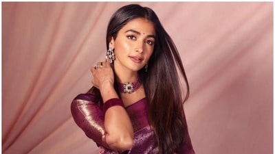 <p><strong>పూజా హెగ్డే </strong>- ఆ తర్వాత పూజా హెగ్డే ఎనిమిదో స్థానంలో నిలిచింది. ఆమె నికర సంపద రూ.50 కోట్లు.</p> (instagram) <p><strong>పూజా హెగ్డే </strong>- ఆ తర్వాత పూజా హెగ్డే ఎనిమిదో స్థానంలో నిలిచింది. ఆమె నికర సంపద రూ.50 కోట్లు.</p> (instagram)