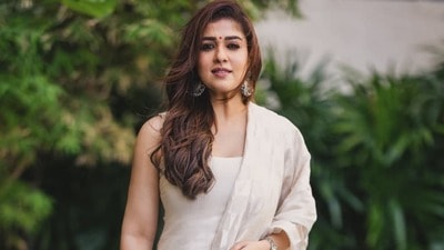 <p><strong>నయనతార </strong>- ఈ లేడీ సూపర్ స్టార్ ఈ జాబితాలో 1వ స్థానంలో ఉంది. టైమ్స్ ఆఫ్ ఇండియా ప్రకారం నయనతార నికర ఆస్తుల విలువ రూ.200 కోట్లు. సౌత్ ఇండస్ట్రీలో టాప్ హీరోయిన్లలో ఒకరు.</p> (instagram) <p><strong>నయనతార </strong>- ఈ లేడీ సూపర్ స్టార్ ఈ జాబితాలో 1వ స్థానంలో ఉంది. టైమ్స్ ఆఫ్ ఇండియా ప్రకారం నయనతార నికర ఆస్తుల విలువ రూ.200 కోట్లు. సౌత్ ఇండస్ట్రీలో టాప్ హీరోయిన్లలో ఒకరు.</p> (instagram)