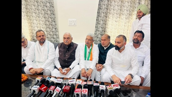 Haryana Congress state chief Rao Narender Singh and ex-CM Bhupinder Singh Hooda addressing media in Naraingarh. (Sourced)