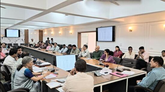 Stressing that providing accessible, timely and quality healthcare remains a top priority, the officials called for a better coordination among departments to ensure that benefits reach all eligible residents. (HT Photo)