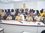 భార్య ఇద్దరు పిల్లలు హత్య - నిందితులు అరెస్ట్