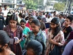 <p>ఫలితాల ప్రాసెస్ తో పాటు ఇతర సాంకేతిక అంశాలను పరిశీలిస్తున్నారు. ఇవన్నీ కూడా శనివారం(ఏప్రిల్ 11) నాటికి పూర్తి చేయనున్నారు. ఆపై సర్కార్ నుంచి గ్రీన్ సిగ్నల్ రాగానే వెంటనే ఫలితాల విడుదల తేదీని అధికారికంగా ప్రకటిస్తారు.</p>