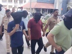 ছদ্মবেশে ঢুকে বড় পর্দা ফাঁস ৭ মহিলা পুলিশকর্মীর