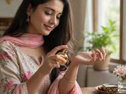 శుక్రవారం అరచేతిపై దీనిని రాసుకోండి.. ఐశ్వర్యం మీ వెంటే!