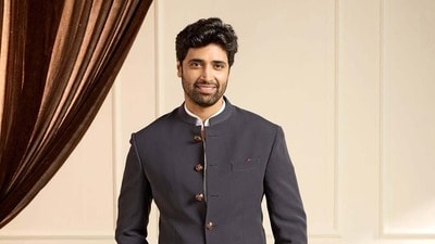 <p>అడివి శేష్ నటించిన క్రైమ్ థ్రిల్లర్ ‘ఎవరు’ కూడా అమెజాన్ ప్రైమ్లోనే ఉంది. తండ్రి హత్య మిస్టరీని ఛేదించే కుమారుడి పాత్రలో శేష్ అద్భుతంగా నటించాడు. అదే సమయంలో శేష్ హీరోగా వచ్చిన స్పై థ్రిల్లర్ గూడఛారీ సైతం అమెజాన్ ప్రైమ్లోనే ఉంది.</p> <p>అడివి శేష్ నటించిన క్రైమ్ థ్రిల్లర్ ‘ఎవరు’ కూడా అమెజాన్ ప్రైమ్లోనే ఉంది. తండ్రి హత్య మిస్టరీని ఛేదించే కుమారుడి పాత్రలో శేష్ అద్భుతంగా నటించాడు. అదే సమయంలో శేష్ హీరోగా వచ్చిన స్పై థ్రిల్లర్ గూడఛారీ సైతం అమెజాన్ ప్రైమ్లోనే ఉంది.</p>
