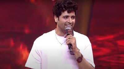 <p>అడివి శేష్ కెరీర్ని నిలబెట్టి, ట్విస్ట్లు- థ్రిల్లింగ్ సీన్స్తో సినీ ప్రేక్షకులను మైమరపించేలా చేసిన సినిమా ‘క్షణం’. తక్కువ బడ్జెట్లో వచ్చిన ఈ సినిమా బాక్సాఫీస్ వద్ద అదరగొట్టింది. శేష్ కెరీర్లో ఇప్పటికీ ది బెస్ట్ సినిమా ఇదే అని చెప్పుకుంటారు. ఈ సినిమా సన్ నెక్ట్స్ ఓటీటీలో ఉంది.</p> <p>అడివి శేష్ కెరీర్ని నిలబెట్టి, ట్విస్ట్లు- థ్రిల్లింగ్ సీన్స్తో సినీ ప్రేక్షకులను మైమరపించేలా చేసిన సినిమా ‘క్షణం’. తక్కువ బడ్జెట్లో వచ్చిన ఈ సినిమా బాక్సాఫీస్ వద్ద అదరగొట్టింది. శేష్ కెరీర్లో ఇప్పటికీ ది బెస్ట్ సినిమా ఇదే అని చెప్పుకుంటారు. ఈ సినిమా సన్ నెక్ట్స్ ఓటీటీలో ఉంది.</p>