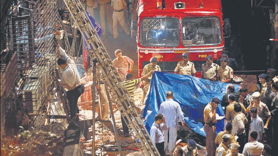 Mumbai...13th July 2011...News... Blast at Zaveri Bazaar in Mumbai - HT photo by Hemant Padalkar (Hindustan Times)