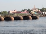 Pontoon bridge on the Yamuna near KC Ghat in Vrindavan. (HT) Pontoon bridge on the Yamuna near KC Ghat in Vrindavan. (HT)